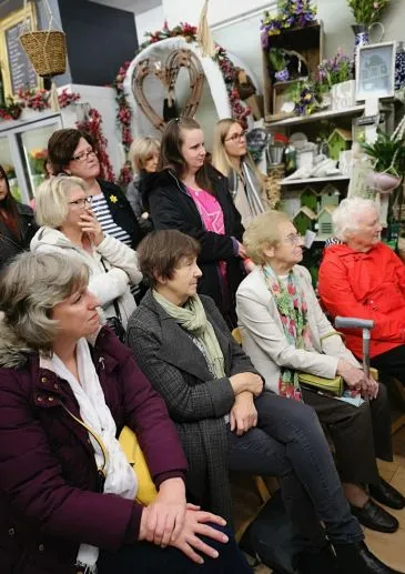 Autumn flower arranging class in liverpool